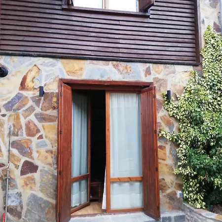 Pequeno Adosado De Montana Con Terraza