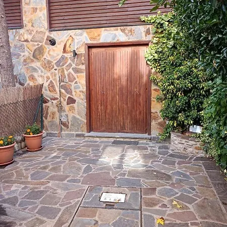 Pequeno Adosado De Montana Con Terraza