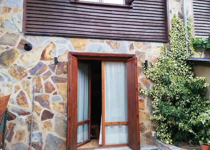 Pequeno Adosado De Montana Con Terraza